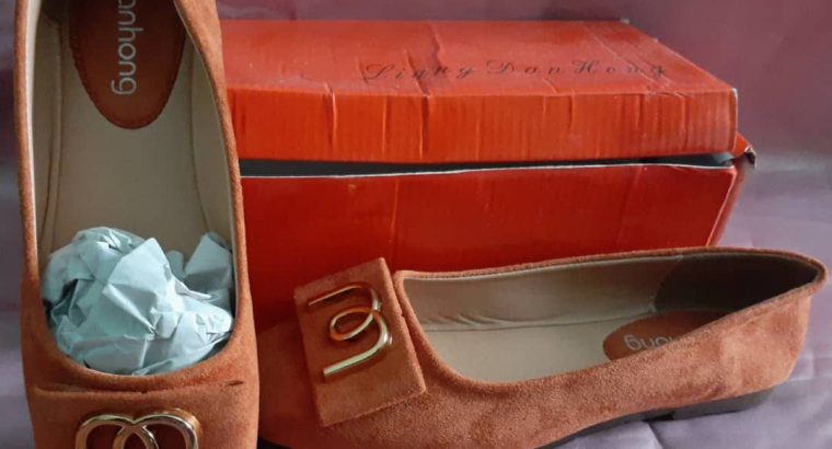 Ladies flat shoes