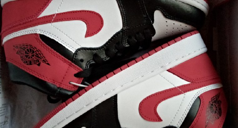 Air Jordan J1 Sneakers