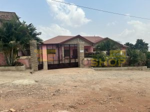 Three (3) Bedroom House for rent – Westhills City