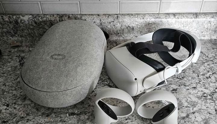 Oculus META Quest 2 with Case